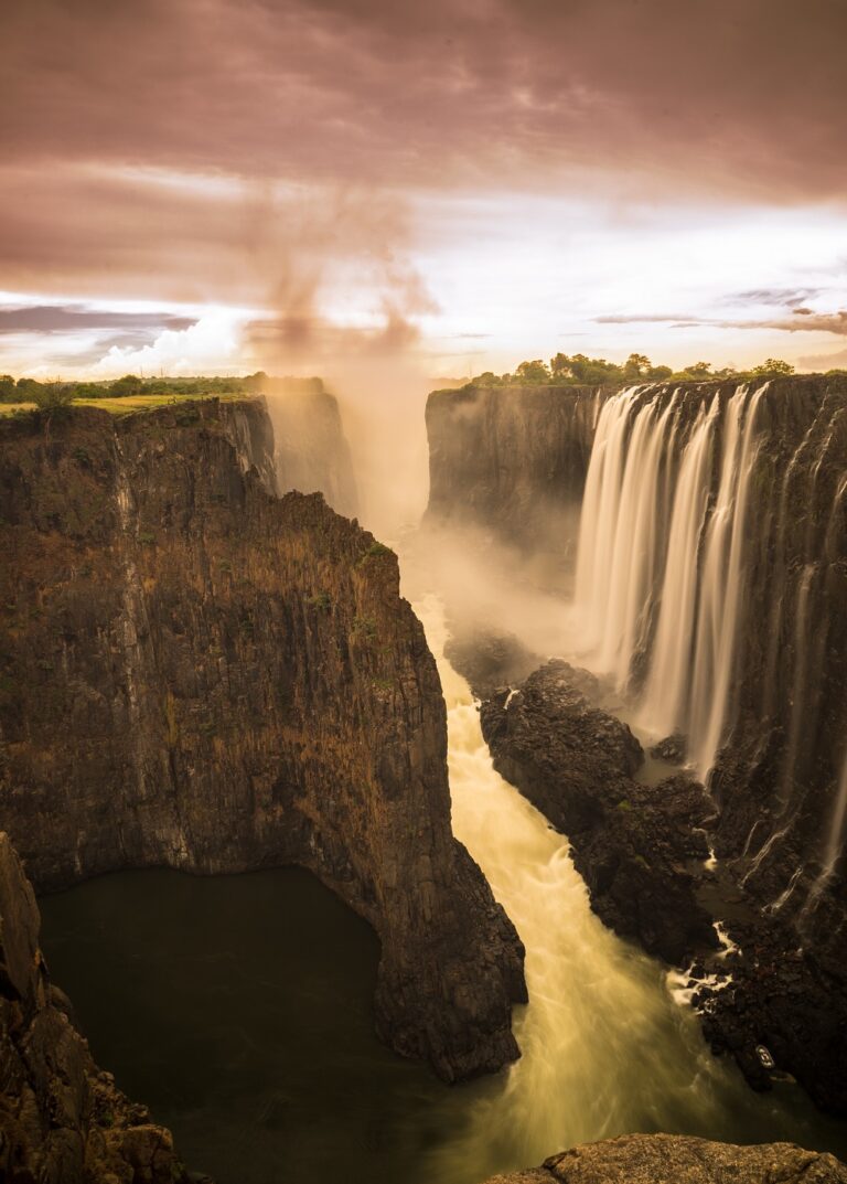 why-are-victoria-falls-a-natural-wonder-of-the-world